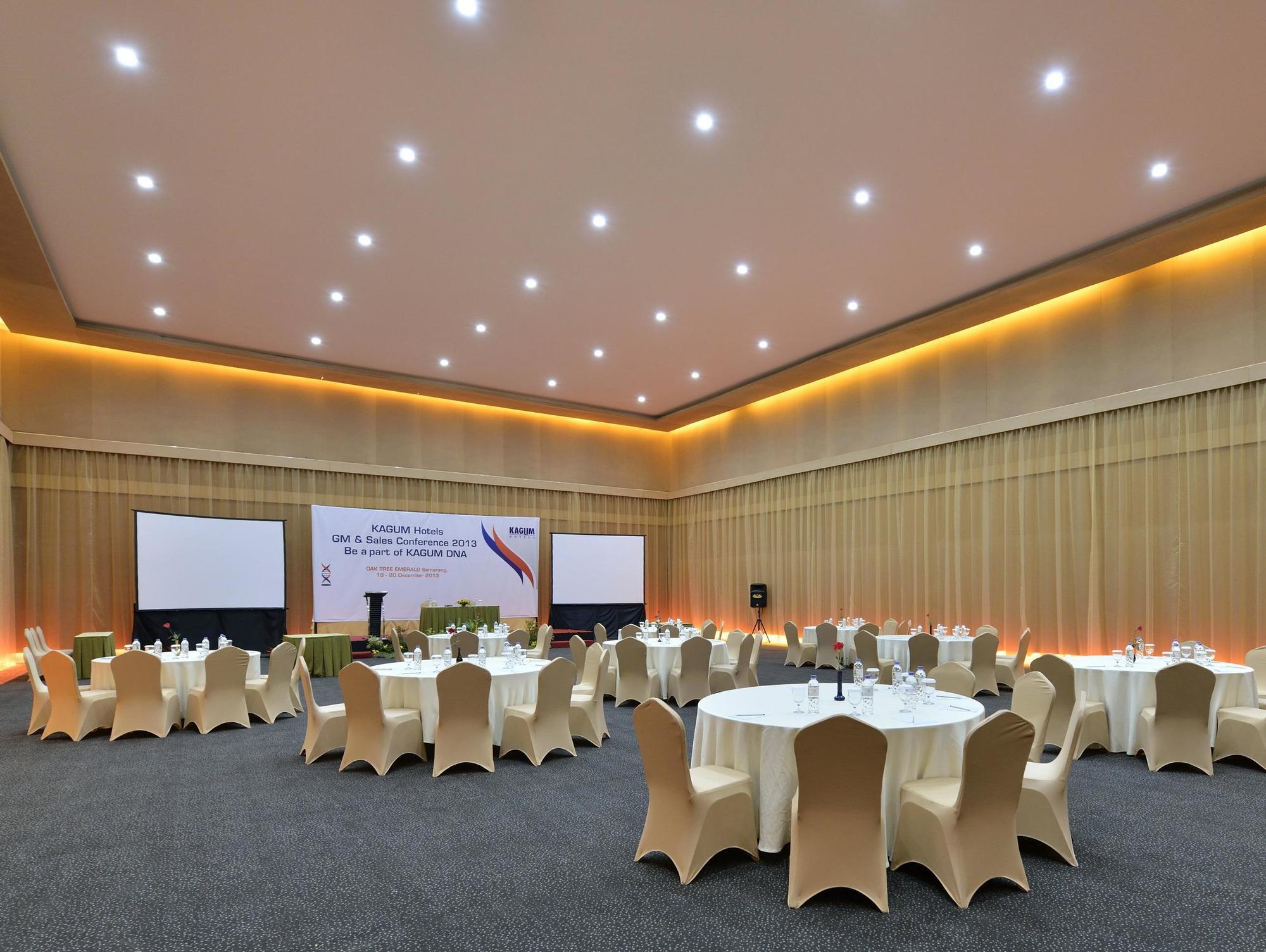 Oak Tree Emerald Hotel & Coventions Semarang Exterior foto